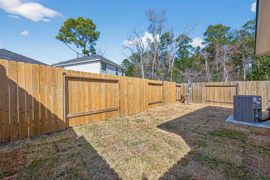 Exterior details and patio area of a home in Woodland Lakes, Houston (Image 21).