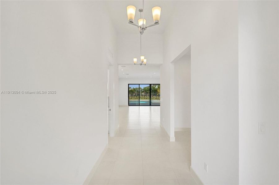 Spacious, unfurnished interior of a new home in Apex at Avenir, Palm Beach Gardens (Image 50).