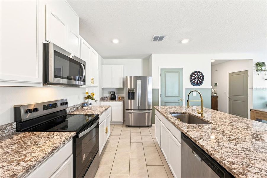 Furnished interior view inside a new home in Magnolia Pointe, Umatilla (Image 21).