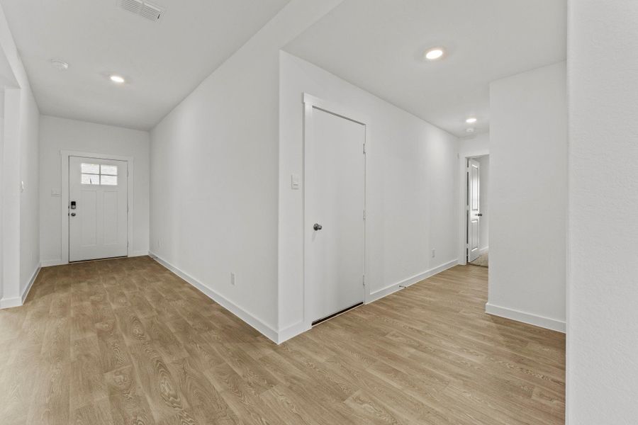 Spacious, unfurnished interior of a new home in Sonoma Oaks, Fredericksburg (Image 31). Spacious, unfurnished interior of a new home in Sonoma Oaks, Fredericksburg (Image 31).