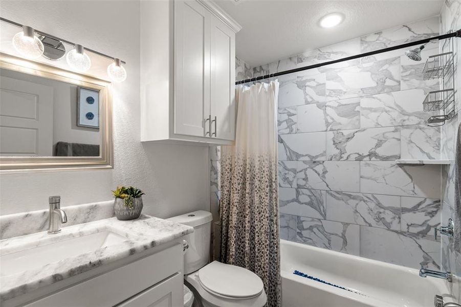 Furnished interior view inside a new home in , Granbury (Image 17).