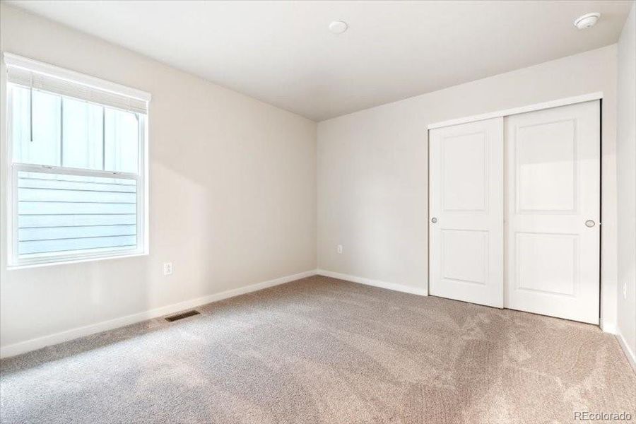 Spacious, unfurnished interior of a new home in Legato, Commerce City (Image 23).