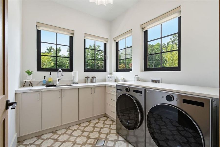 Furnished interior view inside a new home in , Alpharetta (Image 50).