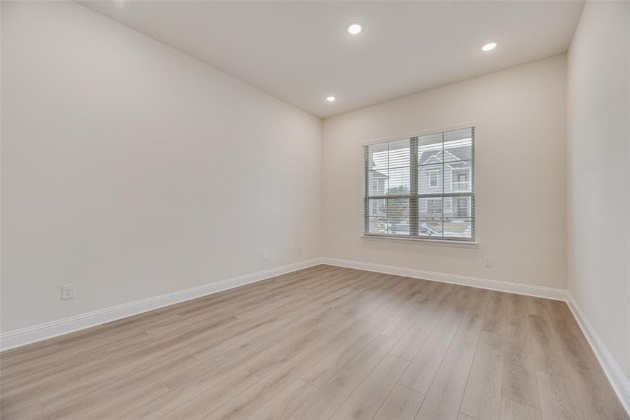 Spacious, unfurnished interior of a new home in Bayside, Rowlett (Image 18).