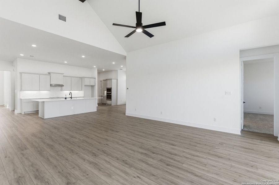 Spacious, unfurnished interior of a new home in Sienna Lakes, San Antonio (Image 33).