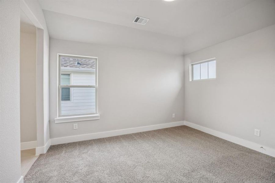 Spacious, unfurnished interior of a new home in Dove Hollow, Waxahachie (Image 27). Spacious, unfurnished interior of a new home in Dove Hollow, Waxahachie (Image 27).