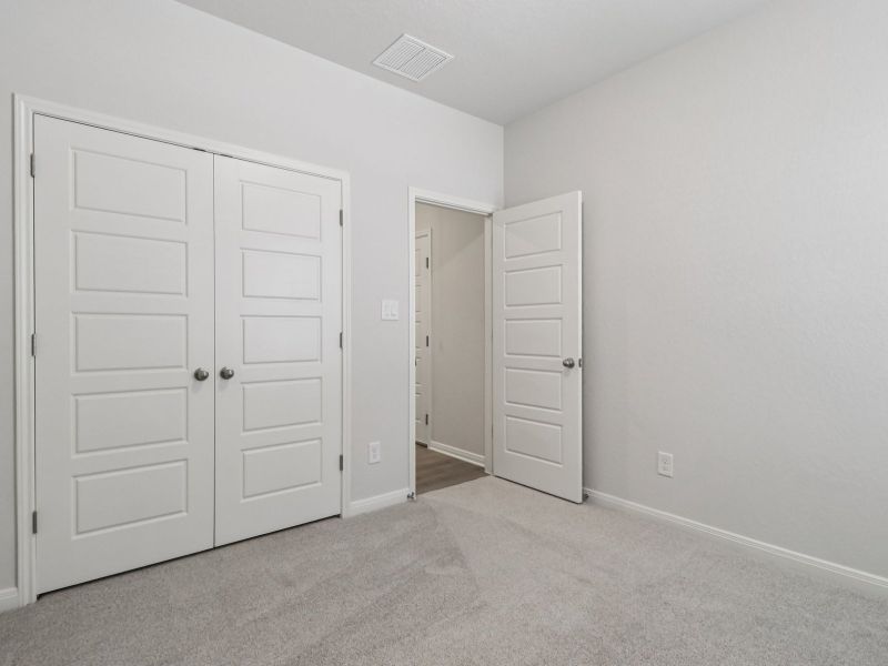 Spacious, unfurnished interior of a new home in Arcadia Ridge - Premier Series, San Antonio (Image 15).