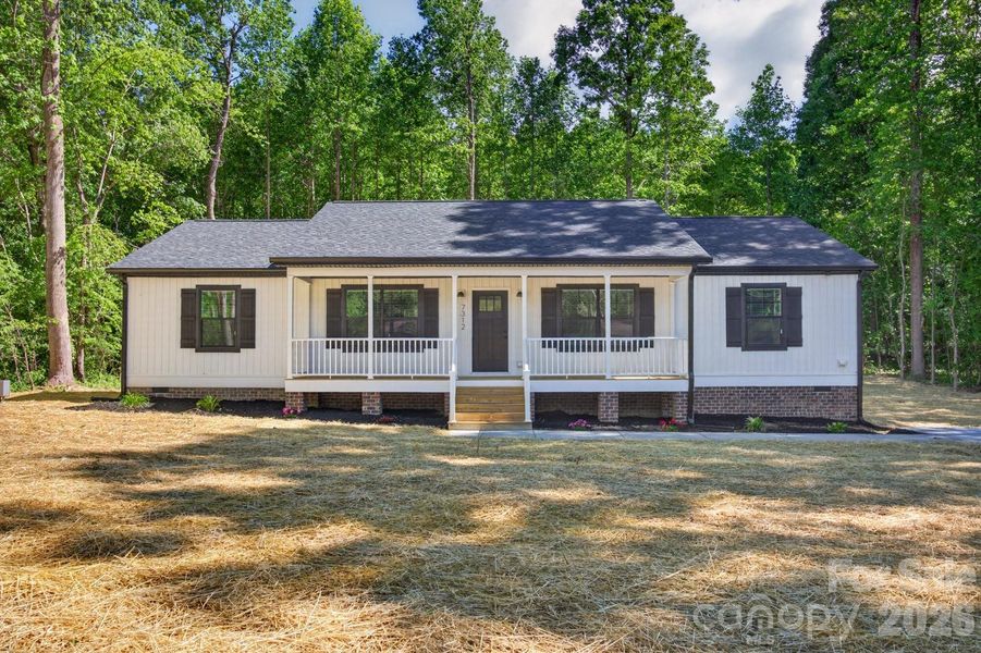 Exterior details and patio area of a home in , Randleman (Image 24).