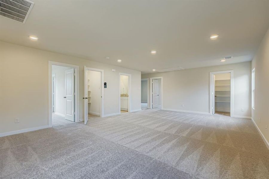 Spacious, unfurnished interior of a new home in Sperling Farms, Ferris (Image 23).