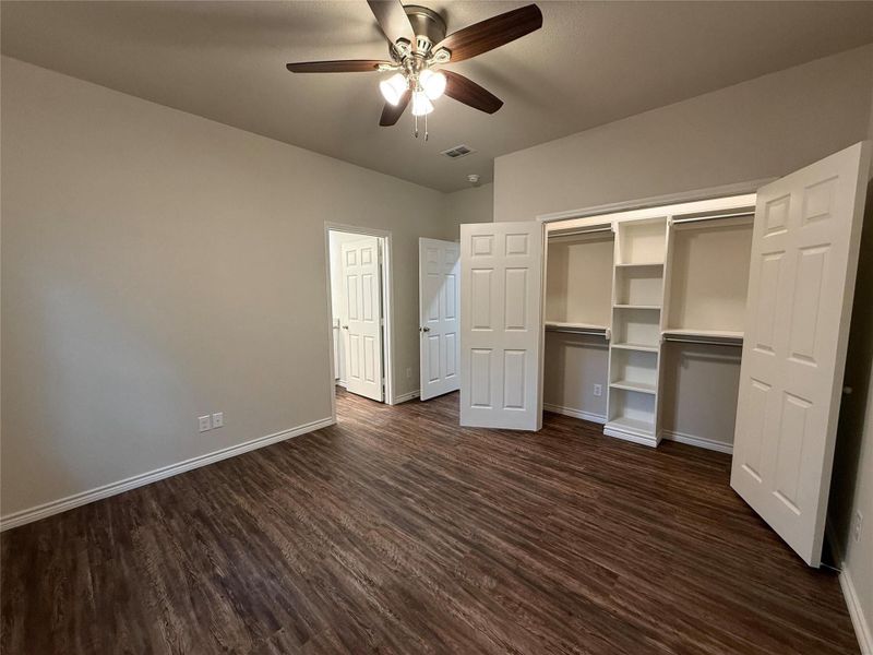 Spacious, unfurnished interior of a new home in , Longview (Image 13).