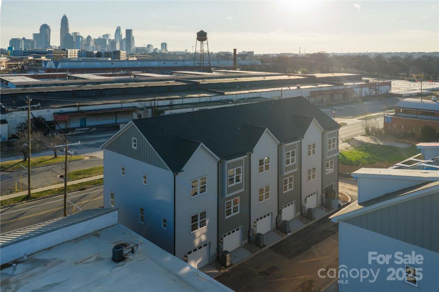 City Views from all 3 levels!