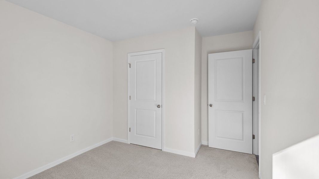Representative unfurnished interior of a home built from the Freeport by D.R. Horton in Aspen Place, Thomasville (Image 16).