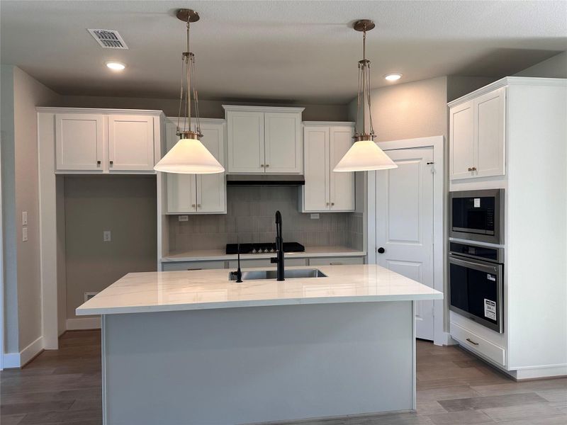 Furnished interior view inside a new home in Meridiana 40', 65', Iowa Colony (Image 4).