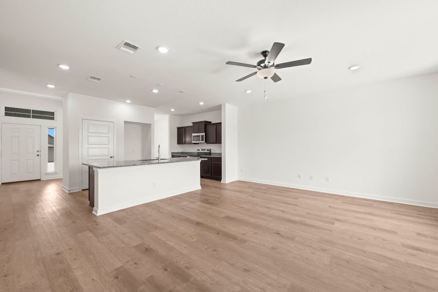 Spacious, unfurnished interior of a new home in South Pointe, Temple (Image 13).