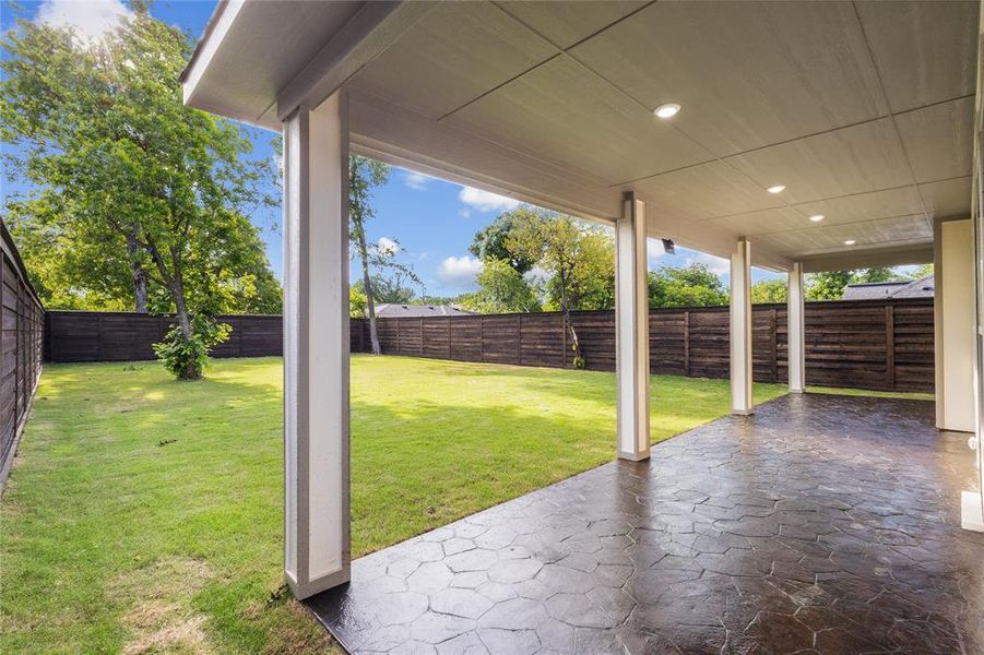 Exterior details and patio area of a home in , Dallas (Image 15).