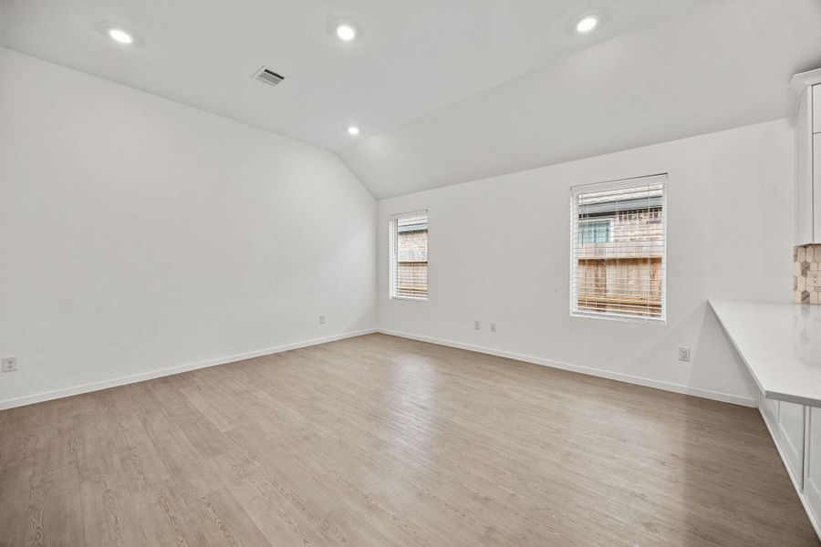 Spacious, unfurnished interior of a new home in Sunterra, Katy (Image 22). Spacious, unfurnished interior of a new home in Sunterra, Katy (Image 22).