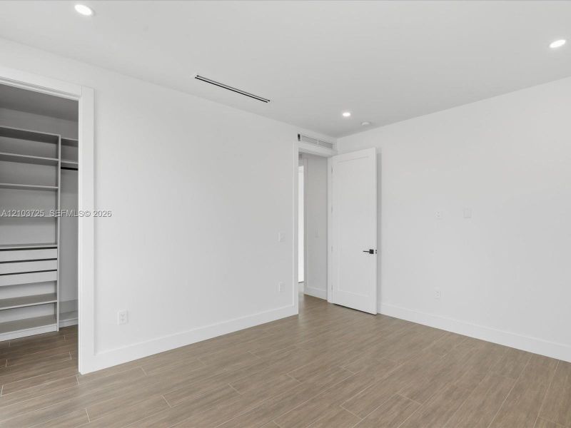 Spacious, unfurnished interior of a new home in , Miami (Image 22).