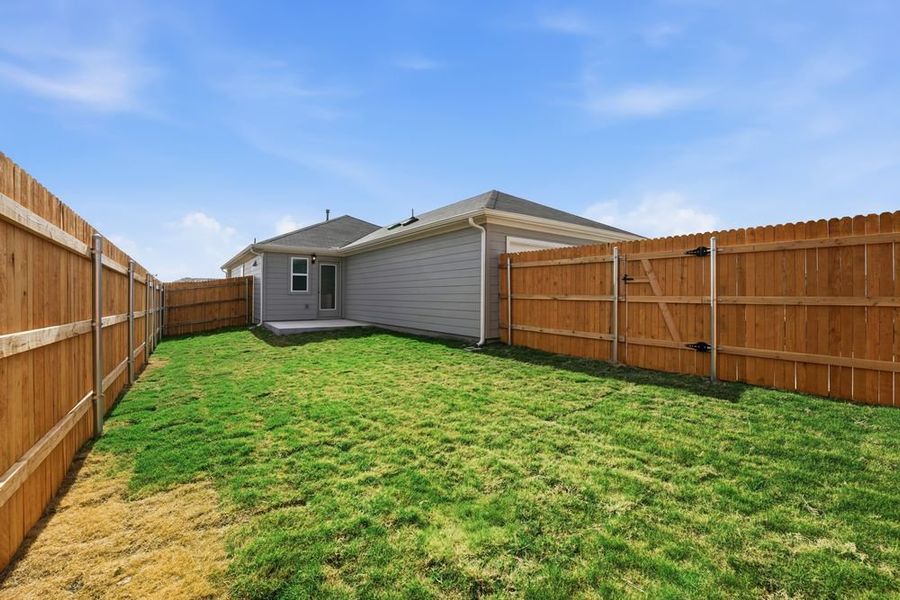 Exterior details and patio area of a home in Longview, Del Valle (Image 3).