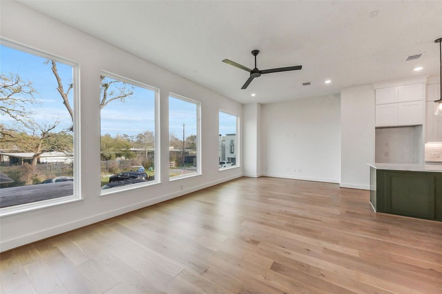 Spacious, unfurnished interior of a new home in , Houston (Image 14).