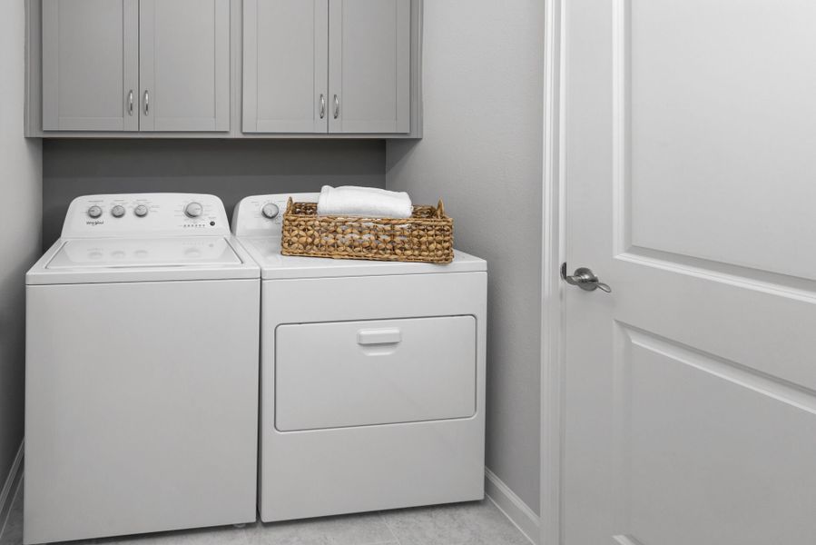 Representative interior finishes for a home built from the Glades by Mattamy Homes in Pasadena Ridge, Zephyrhills (Image 15).