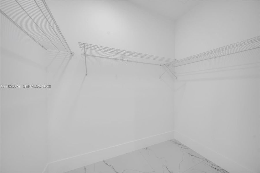 Spacious, unfurnished interior of a new home in , Lehigh Acres (Image 18).