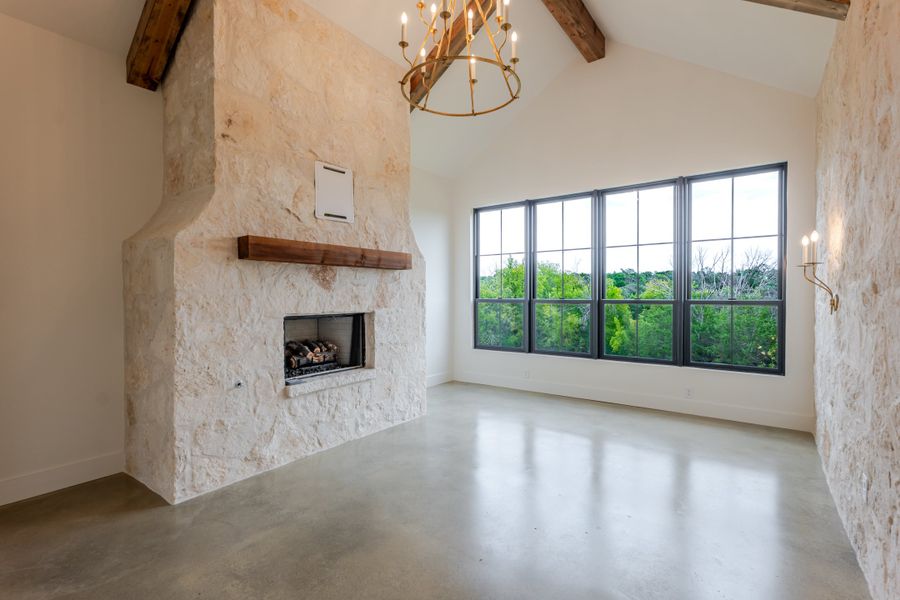 Spacious, unfurnished interior of a new home in Eagles Bluff, Weatherford (Image 39).