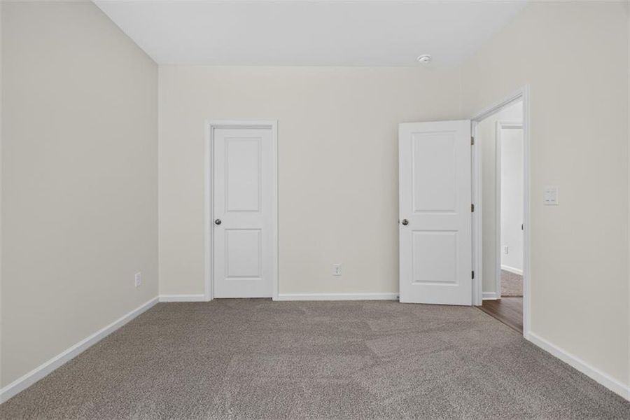 Spacious, unfurnished interior of a new home in , Athens (Image 38).