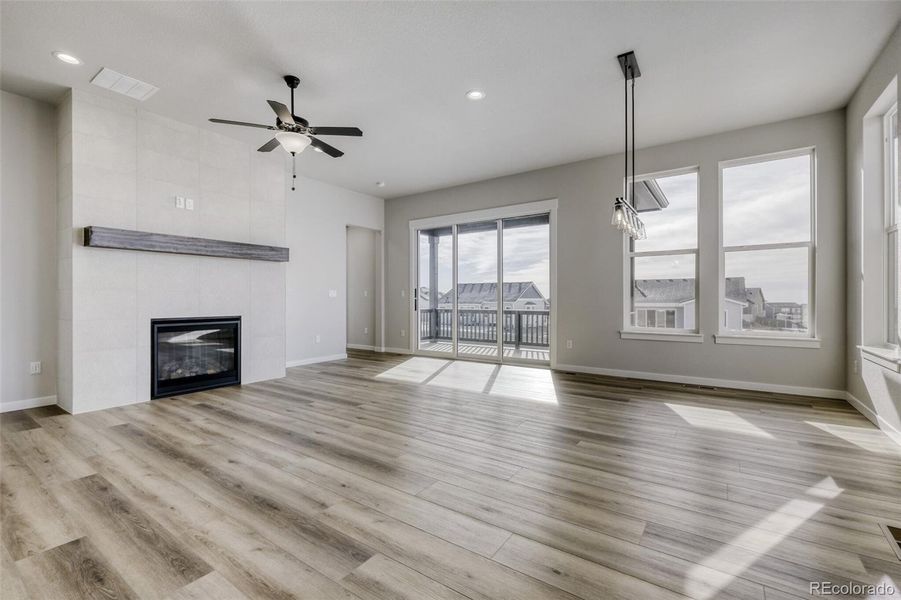 Spacious, unfurnished interior of a new home in Sterling Ranch Homestead, Colorado Springs (Image 25).