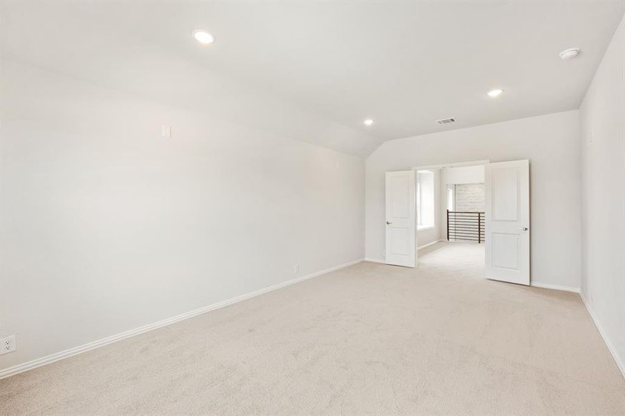 Spacious, unfurnished interior of a new home in Addison Hills, Cedar Hill (Image 32).