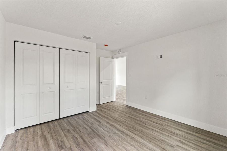 Spacious, unfurnished interior of a new home in , Weeki Wachee (Image 25).