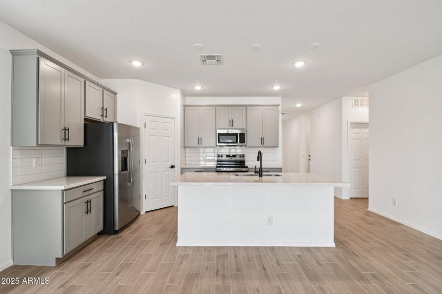 8-web-or-mls-W Bowker St-S2008-008