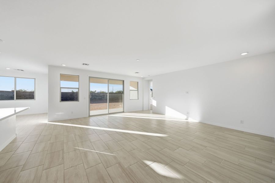 Spacious, unfurnished interior of a new home in Tierra Vistoso, Surprise (Image 6).