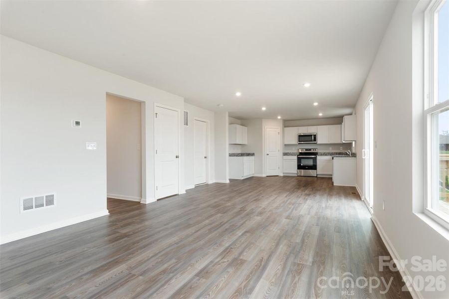 Spacious, unfurnished interior of a new home in Riverdale Hills, Spartanburg (Image 13).