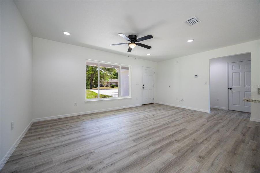 Spacious, unfurnished interior of a new home in , Ocklawaha (Image 32).