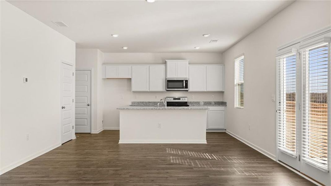Spacious, unfurnished interior of a new home in Fox Crossing, Griffin (Image 26).