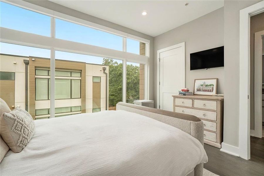 Furnished interior view inside a new home in , Atlanta (Image 53).