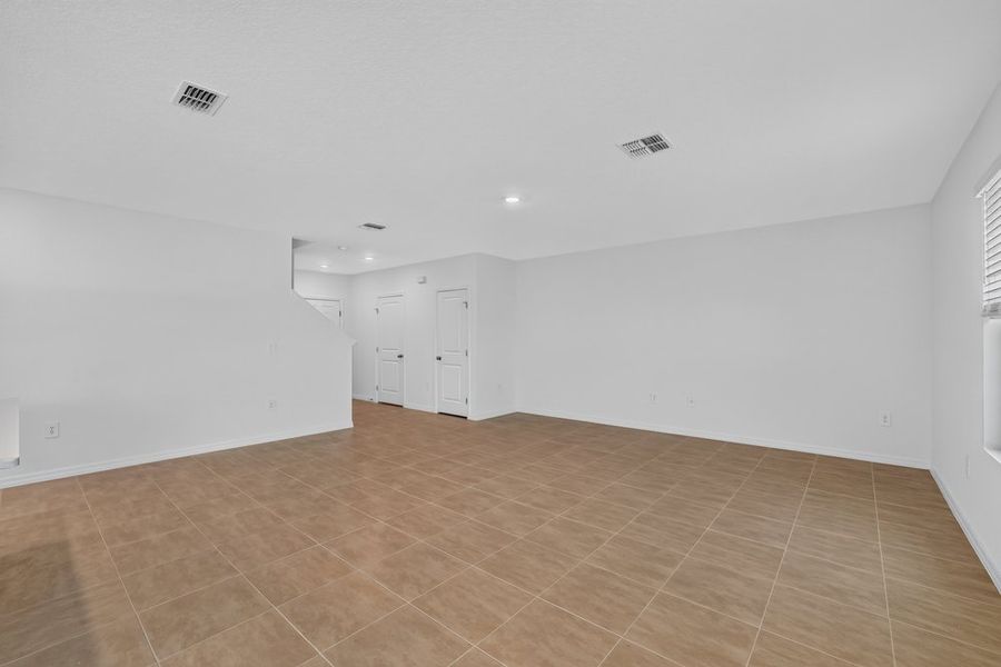 Spacious, unfurnished interior of a new home in Palm Wind, Hudson (Image 11).