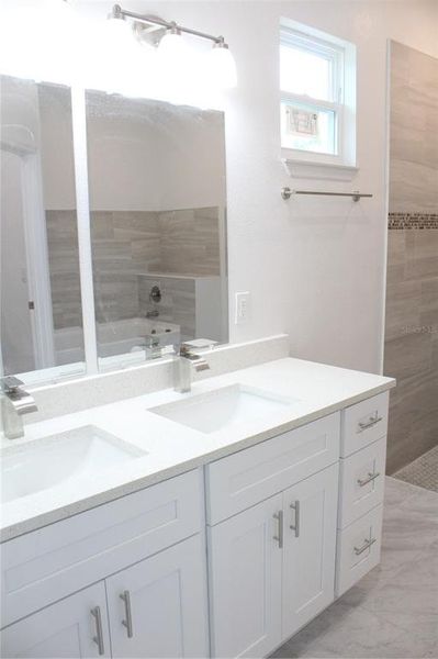 Master Bathroom Master Bathroom