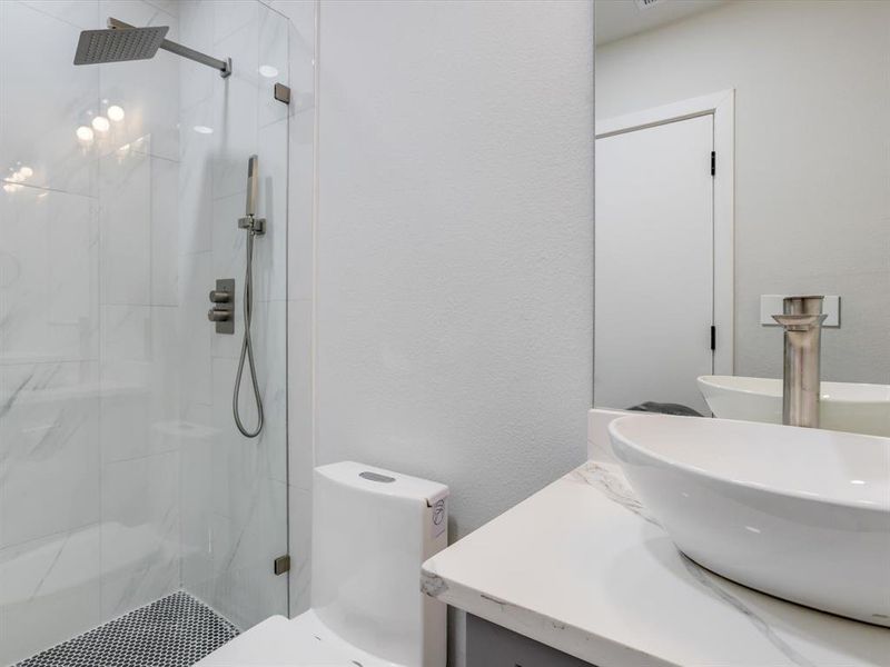 Furnished interior view inside a new home in , Grand Prairie (Image 7).