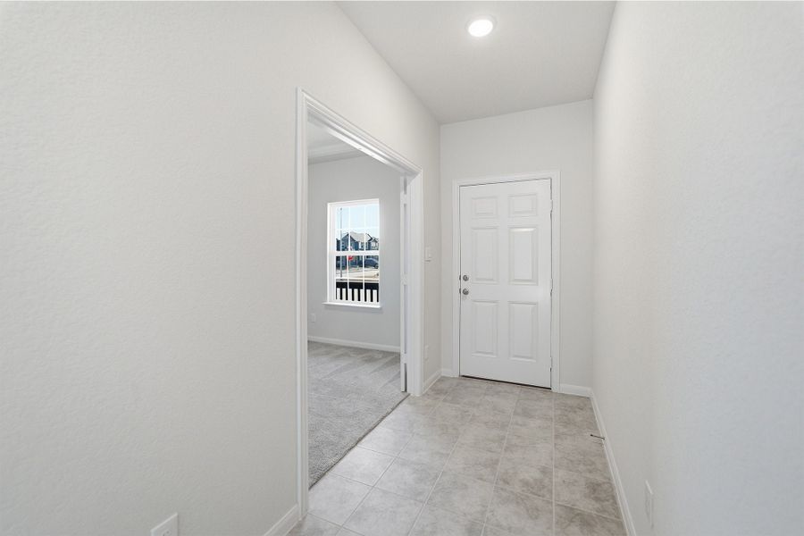 Spacious, unfurnished interior of a new home in Laurel Vistas, San Antonio (Image 23).