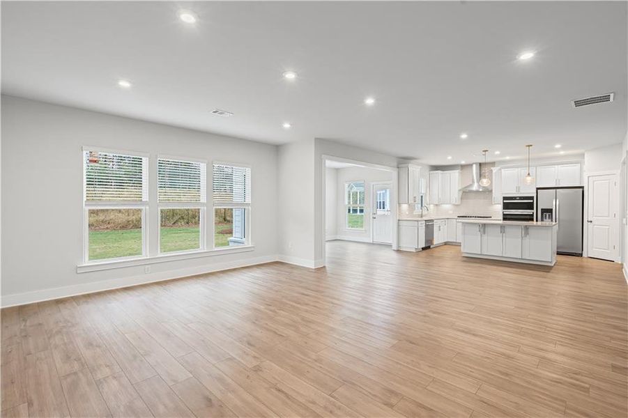Spacious, unfurnished interior of a new home in Rose Creek, Cumming (Image 32).