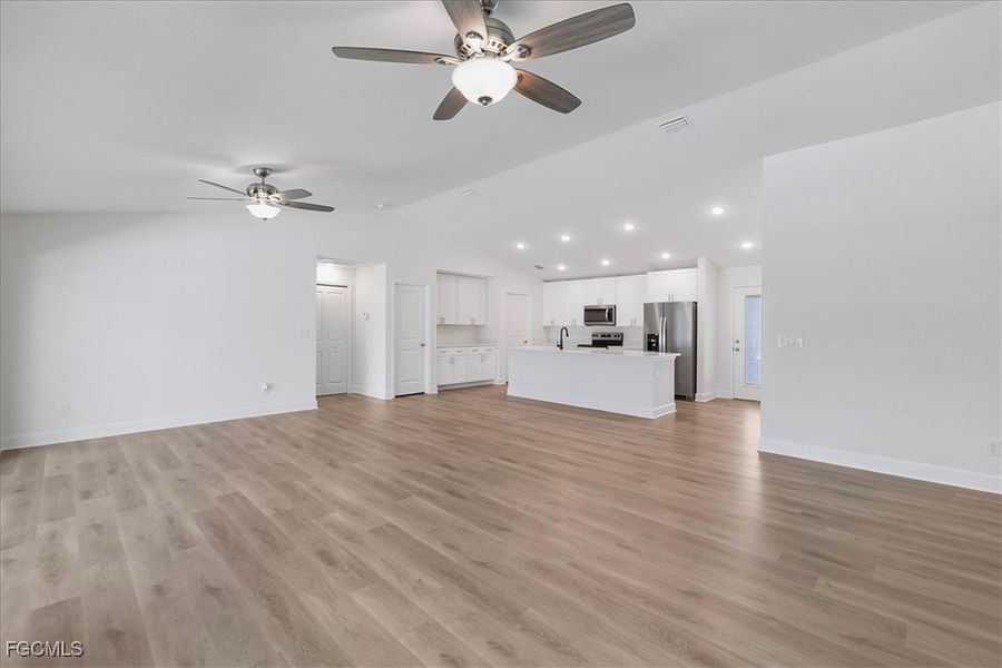 Spacious, unfurnished interior of a new home in Cape Coral, Cape Coral (Image 16).