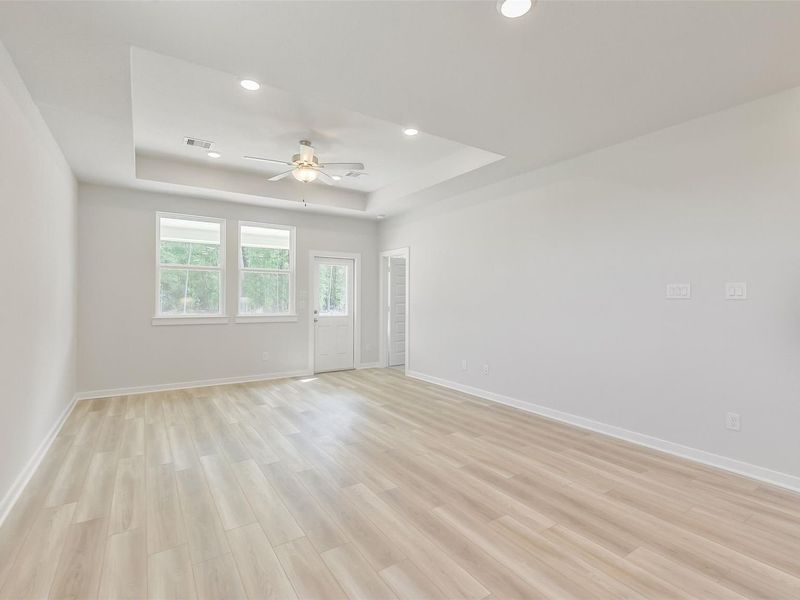 Spacious, unfurnished interior of a new home in Spring Branch Crossing, Conroe (Image 25).