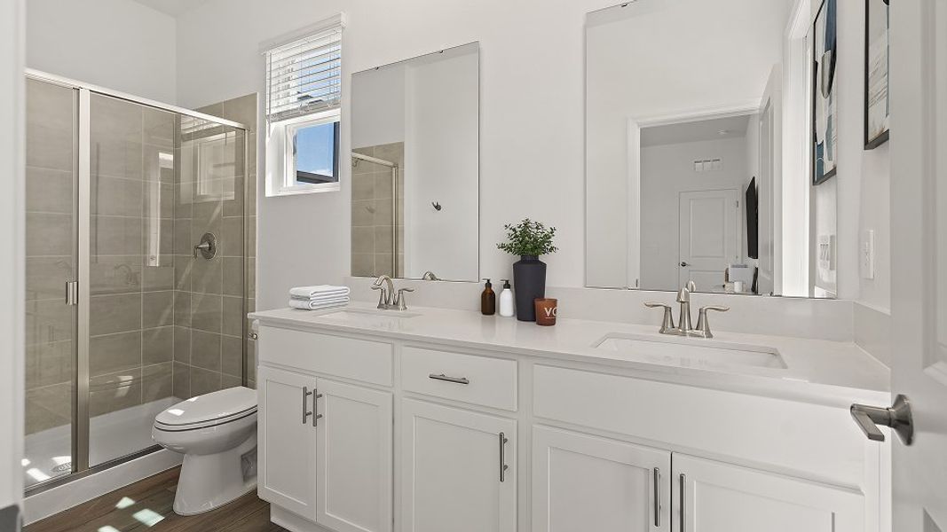 3014 Alexander Palm Owners Bath1 1of2 F1 7 28 25