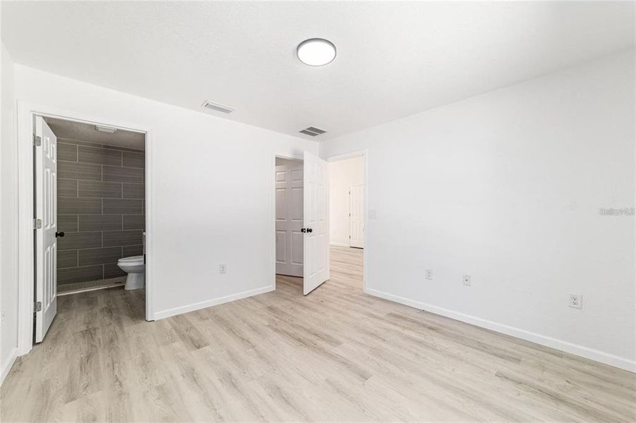 Spacious, unfurnished interior of a new home in , Ocala (Image 34).