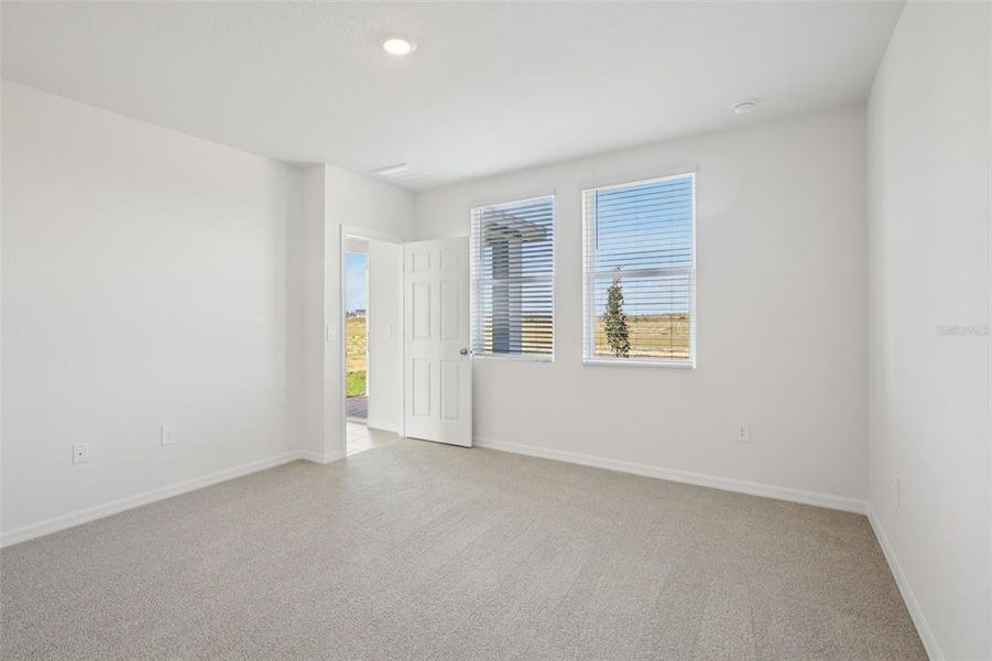Spacious, unfurnished interior of a new home in , Lake Alfred (Image 17).