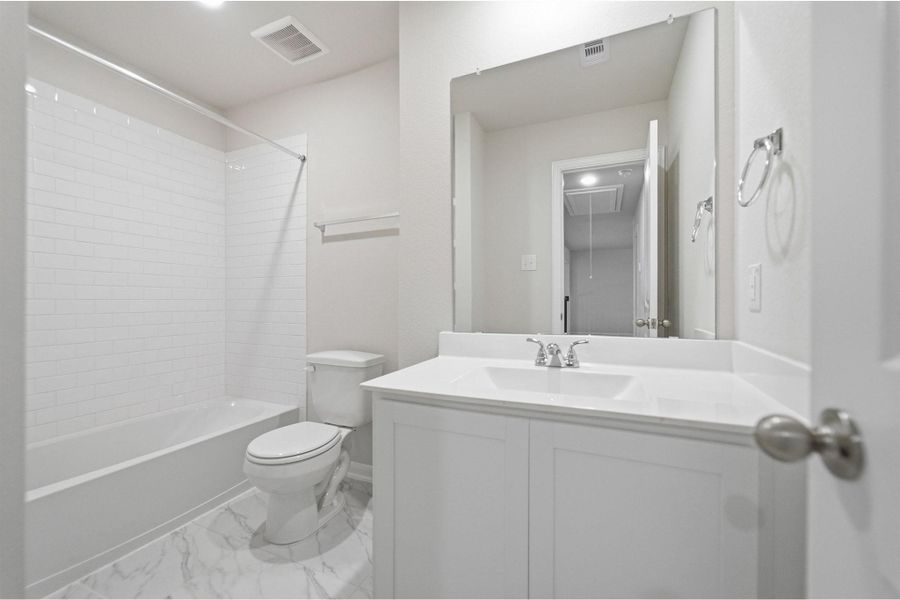 Furnished interior view inside a new home in Pearlbrook, Texas City (Image 10).