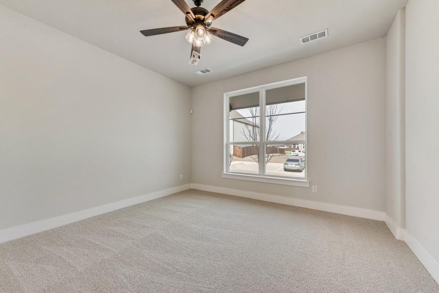 Spacious, unfurnished interior of a new home in Edgewater, Fate (Image 23).