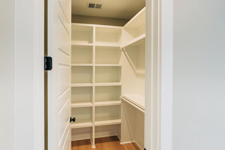 Spacious, unfurnished interior of a new home in , Walterboro (Image 51).