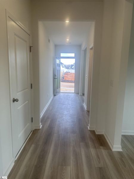 Spacious, unfurnished interior of a new home in Shiloh Trail, Wellford (Image 15).